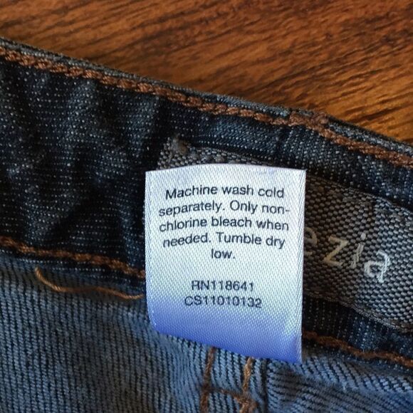 Venezia Jeans Co. Plus Sz Jeans with Raw Hems - Picture 11 of 14